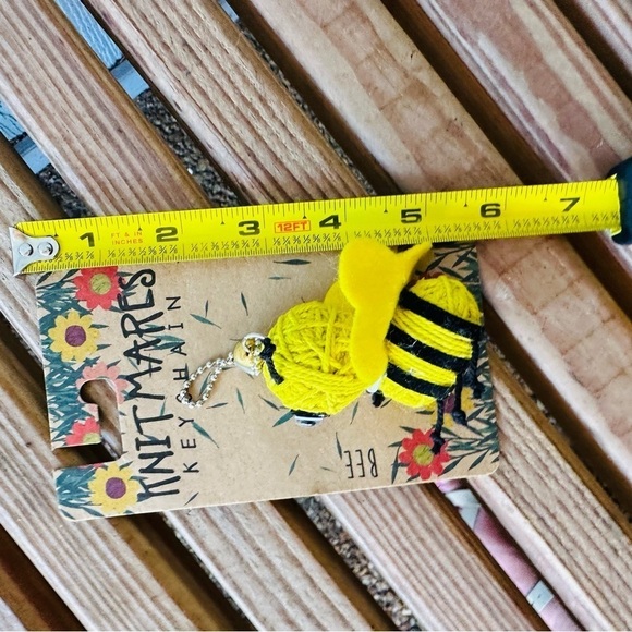 Knitmares Keychain Bumble Bee Bumblee Knit Key Chain New Purchase Charm Buzz - Picture 2 of 9